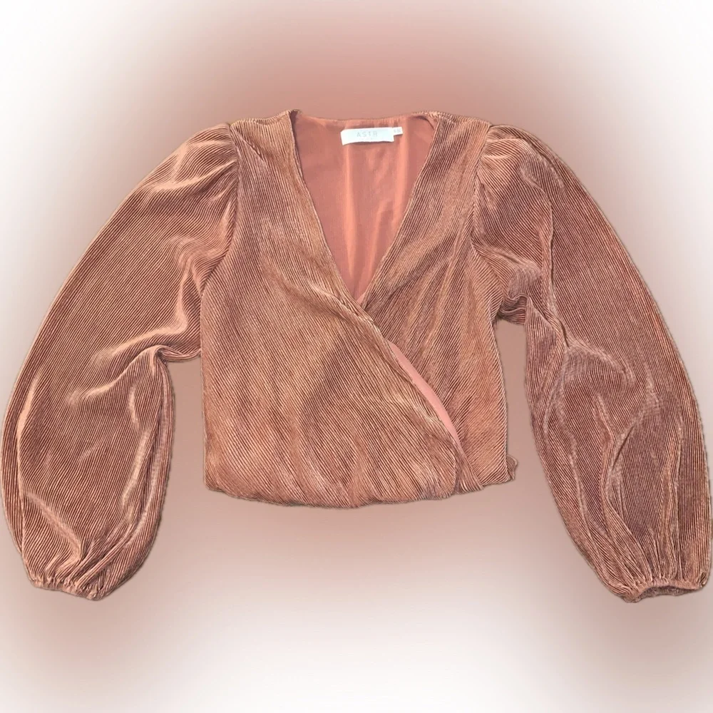 ASTR The Label Pleated Valdez Primadonna Wrap Blouse Pink Clay Puff Shoulder XS